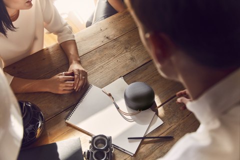 Bang & Olufsen BeoPlay A1 2nd Edition Głośnik przenośny bezprzewodowy Bluetooth 60 Watt dwukierunkowy Antracyt Bang & Olufsen BeoPlay A1 2nd Edition Głośnik przenośny bezprzewodowy Bluetooth 60 Watt dwukierunkowy Antracyt