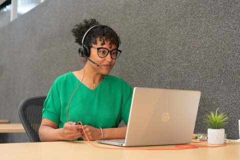 POLY Zestaw słuchawkowy Blackwire 8225 Stereo USB-C + przejściówka USB-C/A POLY Zestaw słuchawkowy Blackwire 8225 Stereo USB-C + przejściówka USB-C/A