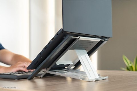 Neomounts NSLS100 stojak na laptop Półka wysięgnikowa na notebooka Srebrny 55,9 cm (22") Neomounts NSLS100 stojak na laptop Półka wysięgnikowa na notebooka Srebrny 55,9 cm (22")
