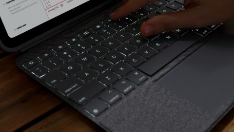 Klawiatura Logitech Bluetooth Combo Touch iPad 10. generacji Klawiatura Logitech Bluetooth Combo Touch iPad 10. generacji