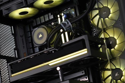 Actina iCUE 9800X3D/32GB/2TB/RX9070XT/850W Actina iCUE 9800X3D/32GB/2TB/RX9070XT/850W