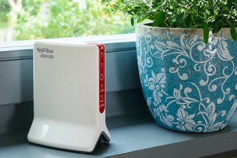 Router Wi-Fi AVM FRITZ!Box 6820 LTE (V4) z modemem wbudowanym LTE 2.4 GHz Router Wi-Fi AVM FRITZ!Box 6820 LTE (V4) z modemem wbudowanym LTE 2.4 GHz