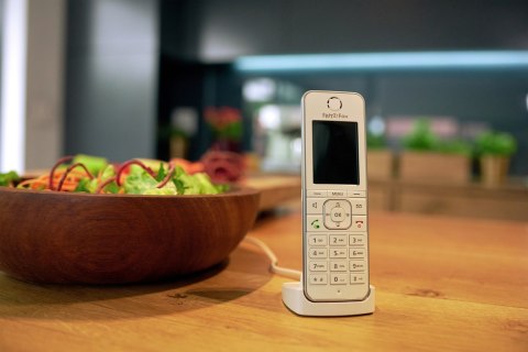 FRITZ!Fon C6 Telefon w systemie DECT Nazwa i identyfikacja dzwoniącego Biały FRITZ!Fon C6 Telefon w systemie DECT Nazwa i identyfikacja dzwoniącego Biały