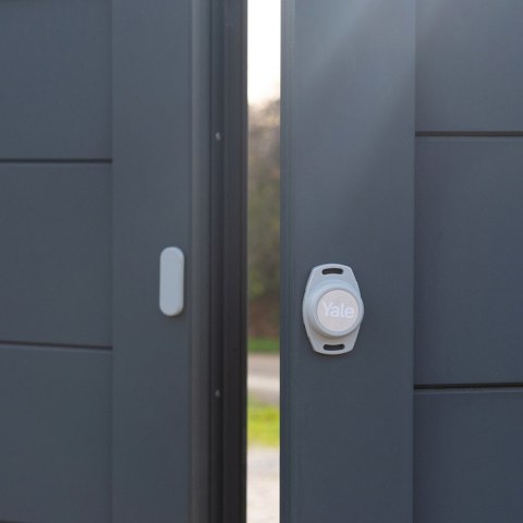 Yale Inteligentny sterownik do garażu 1x Smart Opener , 1x Door Position Sensor, 1x Magnes, 2x Dodatkowy kabel, 2x Taśma instala Yale Inteligentny sterownik do garażu 1x Smart Opener , 1x Door Position Sensor, 1x Magnes, 2x Dodatkowy kabel, 2x Taśma instala