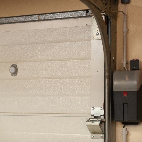 Yale Inteligentny sterownik do garażu 1x Smart Opener , 1x Door Position Sensor, 1x Magnes, 2x Dodatkowy kabel, 2x Taśma instala Yale Inteligentny sterownik do garażu 1x Smart Opener , 1x Door Position Sensor, 1x Magnes, 2x Dodatkowy kabel, 2x Taśma instala