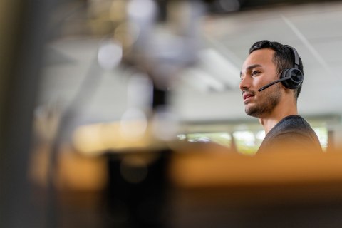 POLY Zestaw słuchawkowy Voyager 4320 z certyfikatem Microsoft Teams USB-C + adapter BT700 POLY Zestaw słuchawkowy Voyager 4320 z certyfikatem Microsoft Teams USB-C + adapter BT700