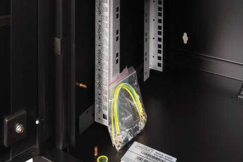 Szafa sieciowa wisząca Unique 19" 7U rack 600x450,drzwi szyba, czarny, niedzielona, złożona, 100kg