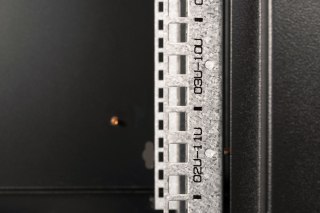 Szafa sieciowa wisząca Unique 19" 12U rack 600x450, drzwi szyba, czarny, niedzielona, złożona, 100kg