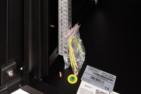 Szafa sieciowa wisząca Unique 19" 16U rack 600x600, drzwi szyba, czarny, niedzielona, złożona, 100kg