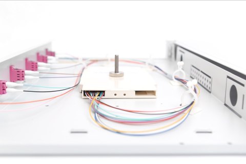 Panel krosowy FO z wyposażeniem 19'' 1U, 6x LC dx,OM4, pigtaile, adaptery, tacki, wysuwany, szary